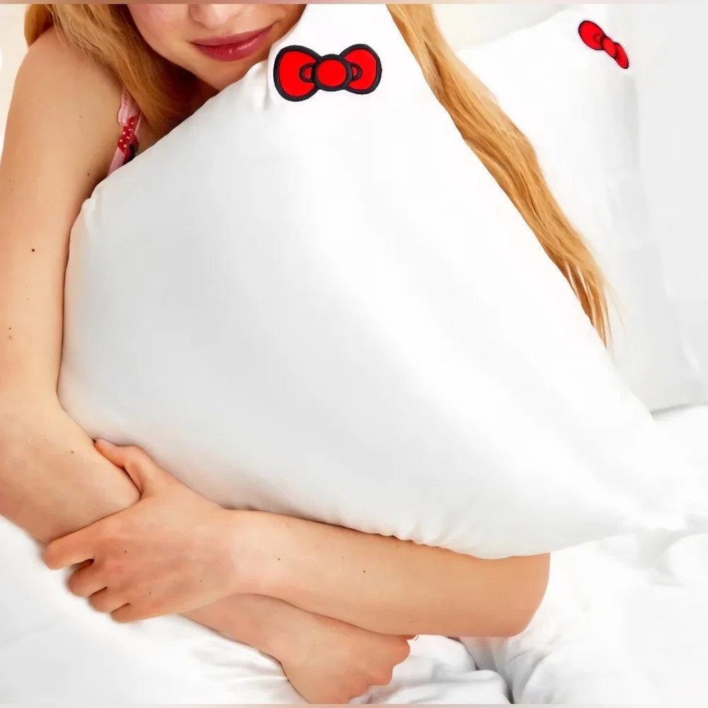 Kitsch x Hello Kitty Satin Pillowcase in Ivory Kitty Bow